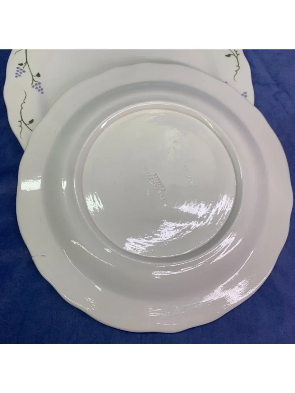 Too Fortunate Pottery FLORAL GRAPES Scalloped Rim Signed Dinner Plates Set of 2